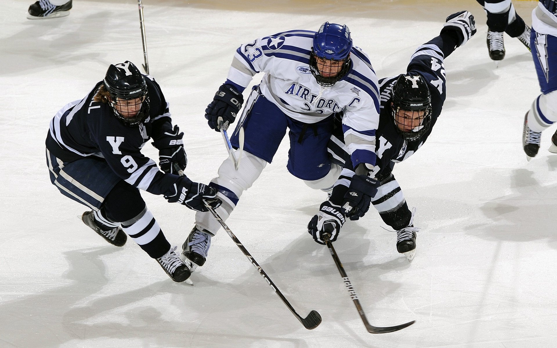 开云体育下载-东决关键战之夜，克莱彻底打爆防线